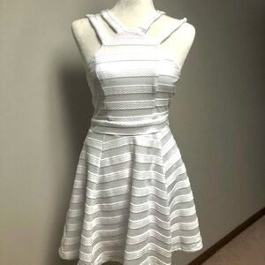 Pretty white pattern dress!~!~!